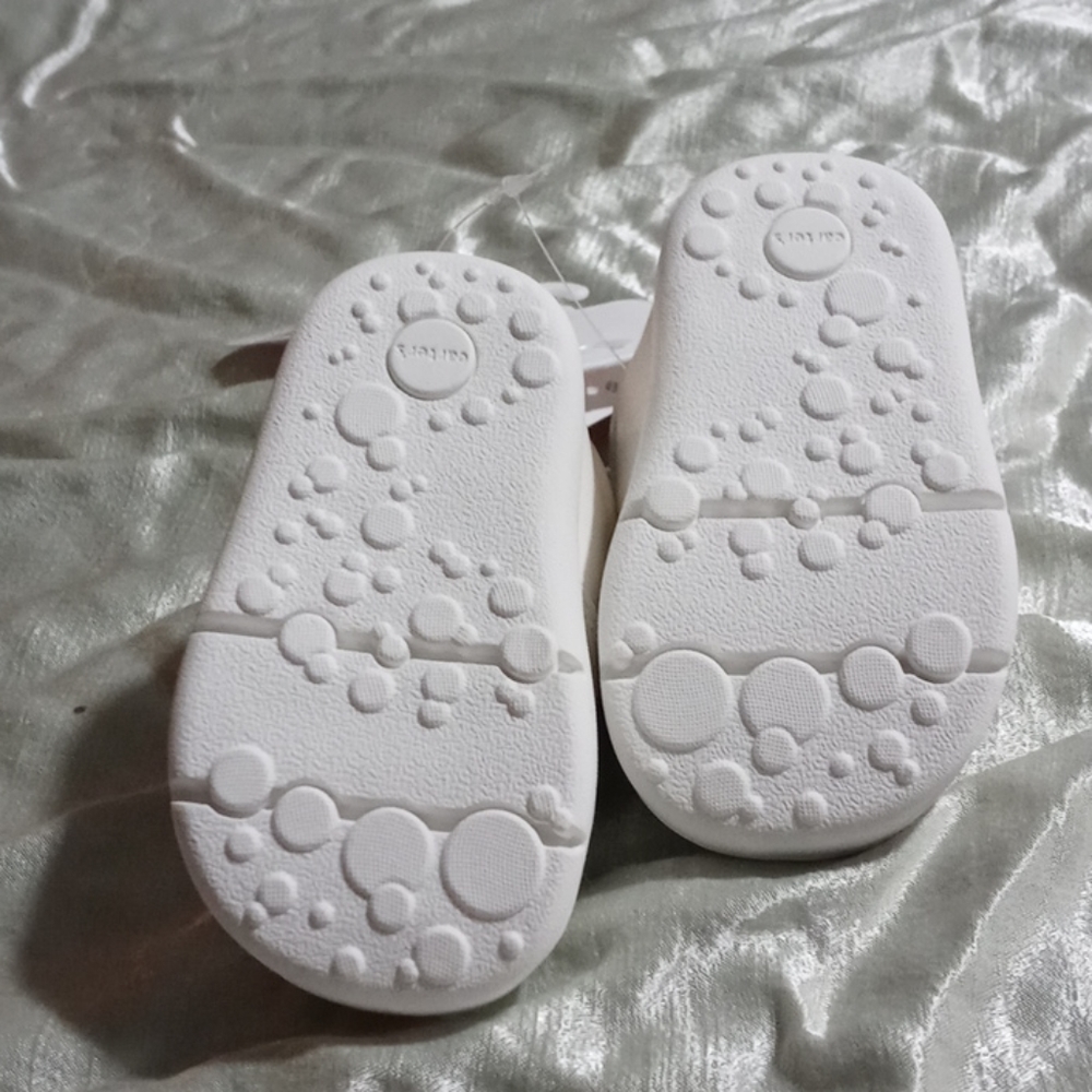 Shoes - Picture 2 of 3
